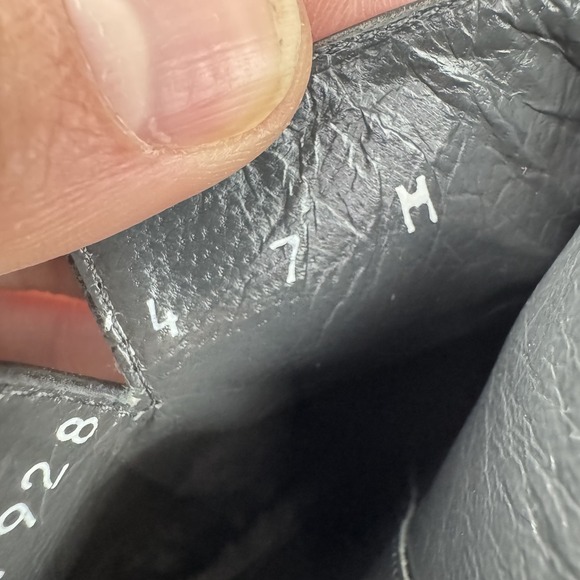 Womens Stuart Weitzman Black Leather Zip Heeled Pointed Toe Booties Size 7 M GUC - Picture 9 of 9